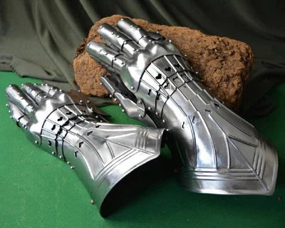 Middeleeuwse gauntlets en mittens
